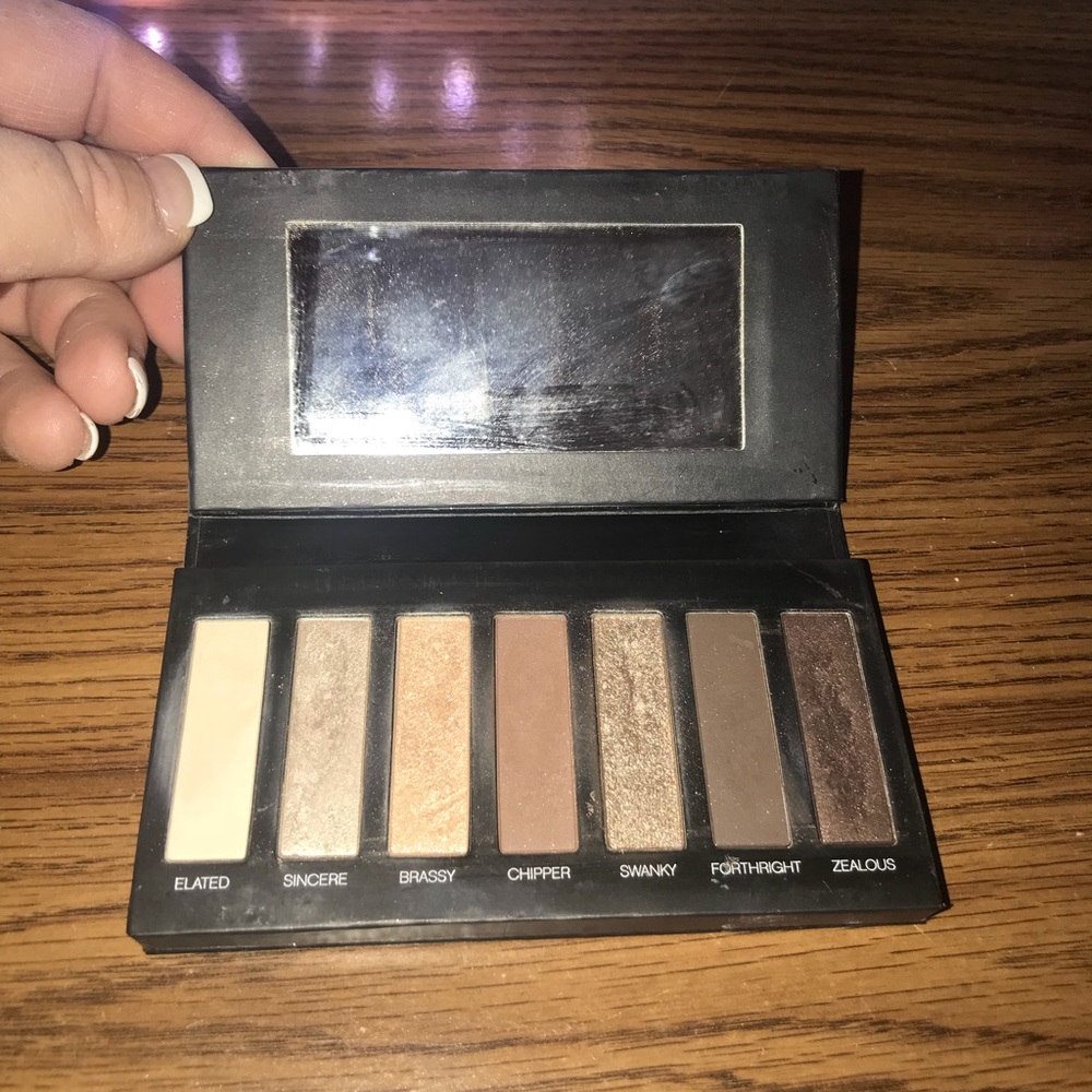 5 Younique Addiction shadow palettes